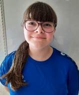 Ein Bild, das Person, Wand, blau, darstellend enthlt.

Automatisch generierte Beschreibung