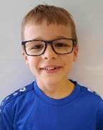 Ein Bild, das Person, lchelnd, darstellend, blau enthlt.

Automatisch generierte Beschreibung